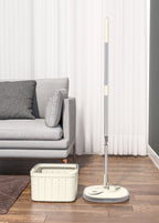 Tija de prelungire montată pe mop, lângă găleata pătrată Dreamramp®